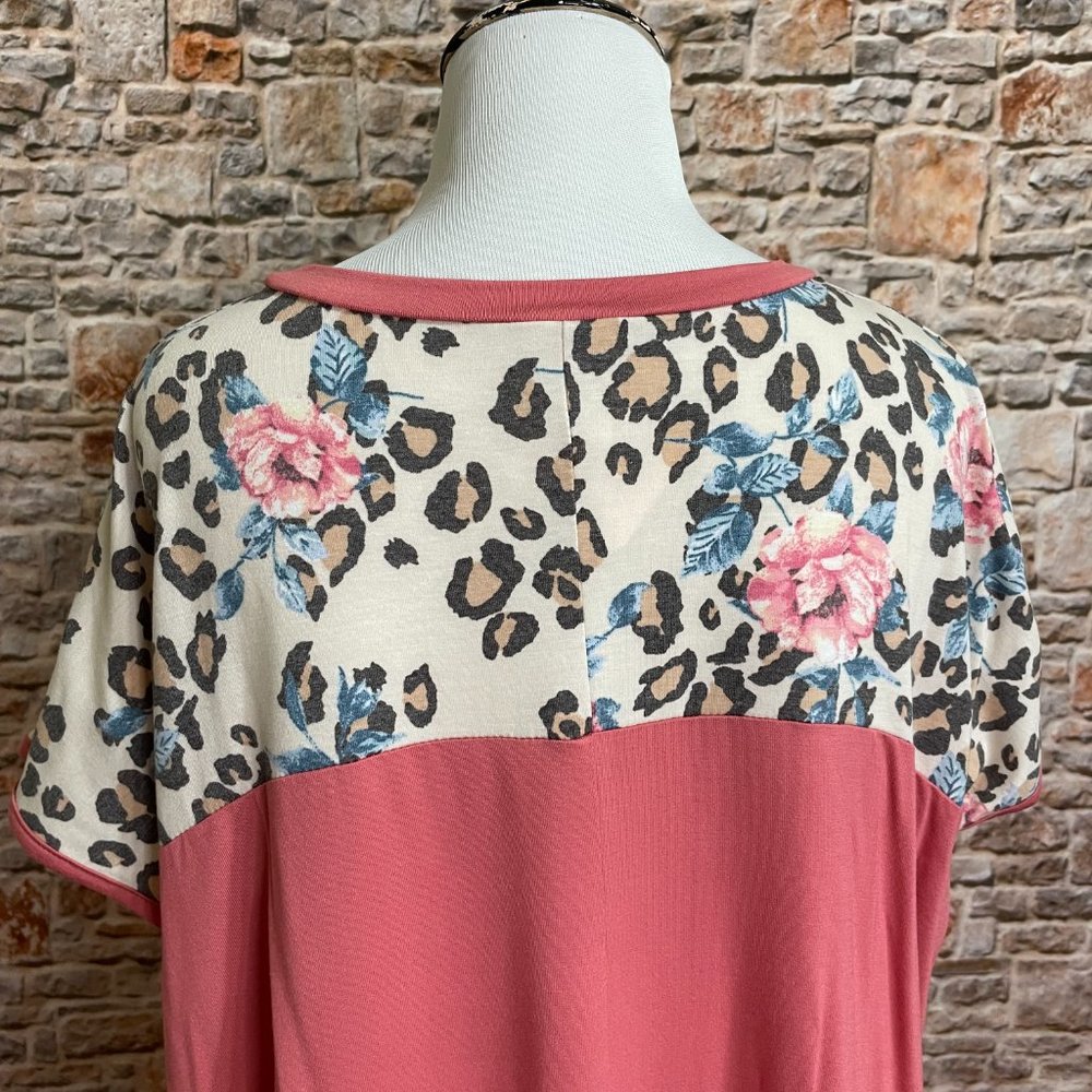 NWT Mauve Colorblock Top - Picture 6 of 6